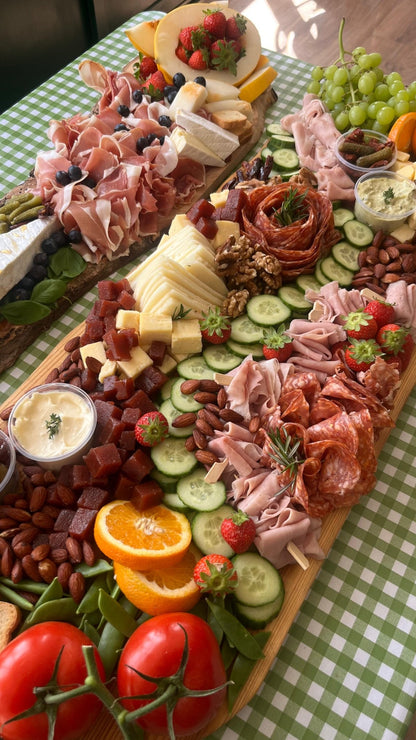 Charkuterier och ostbricka