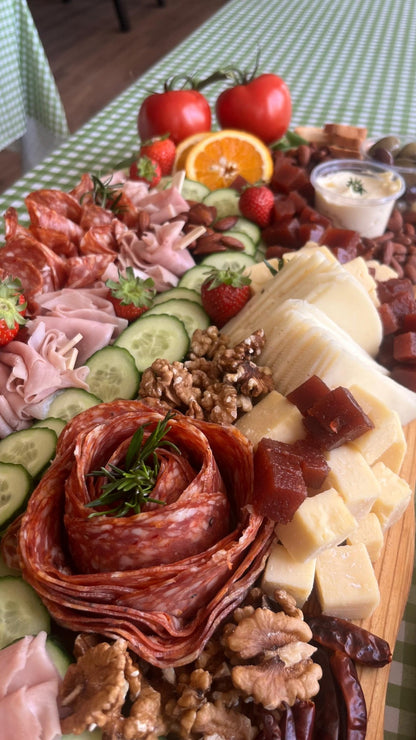 Charkuterier och ostbricka